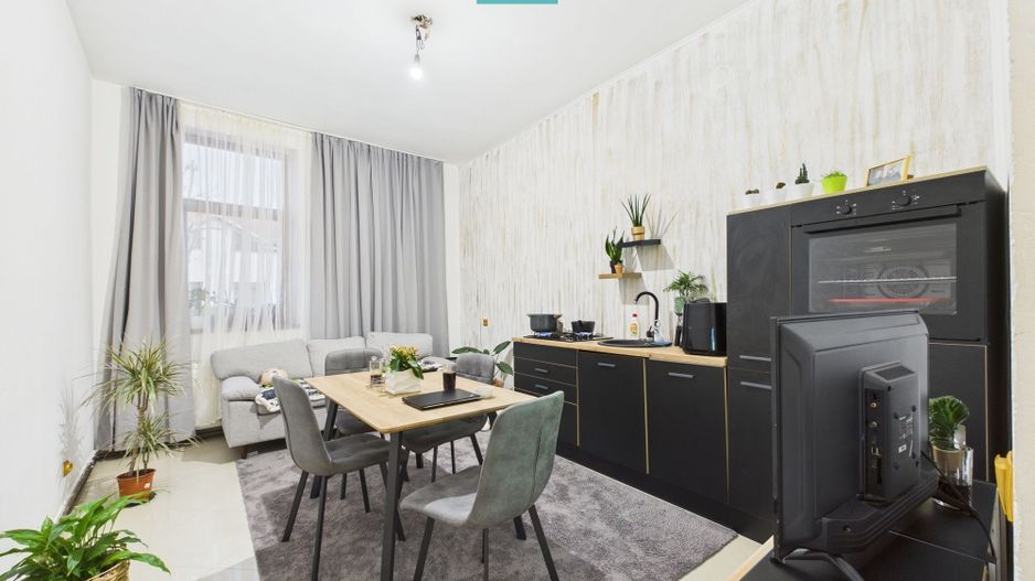 Casa cu 6 camere in Parneava - Poză 3