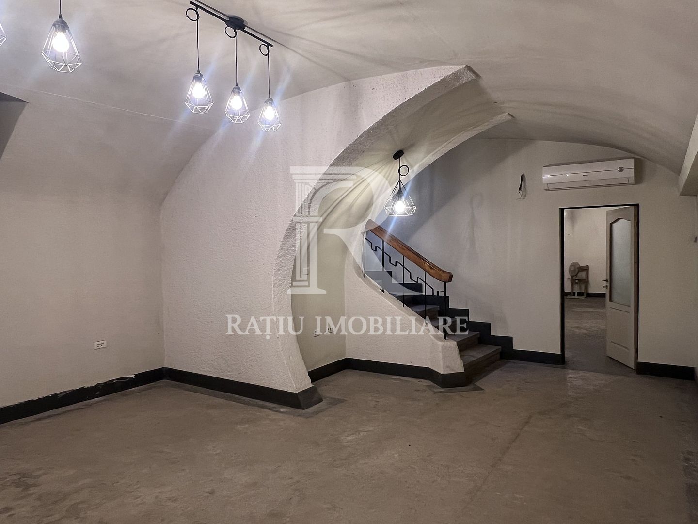 Spațiu Comercial în Imobil Istoric | Locație Ultracentrală | Oradea - Poză 19