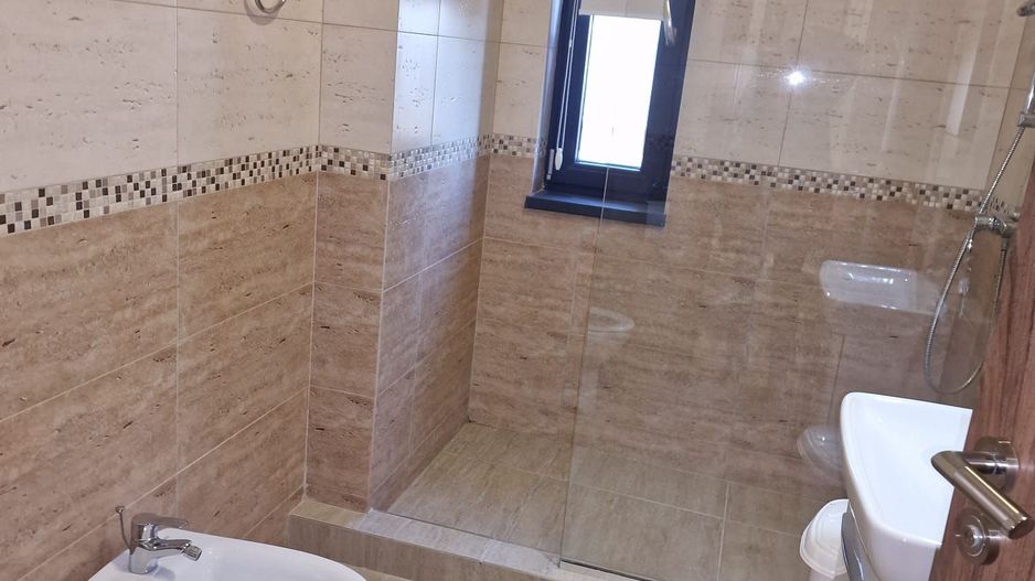 Apartament modern cu 3 camere de inchiriat – zona Libertatii, bloc nou - Poză 4