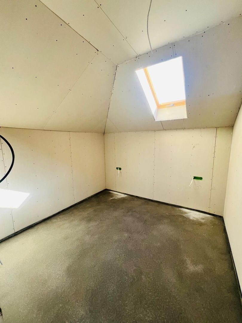 Casa noua ,  finisata cu 5 camere in localitatea Santandrei - Poză 8