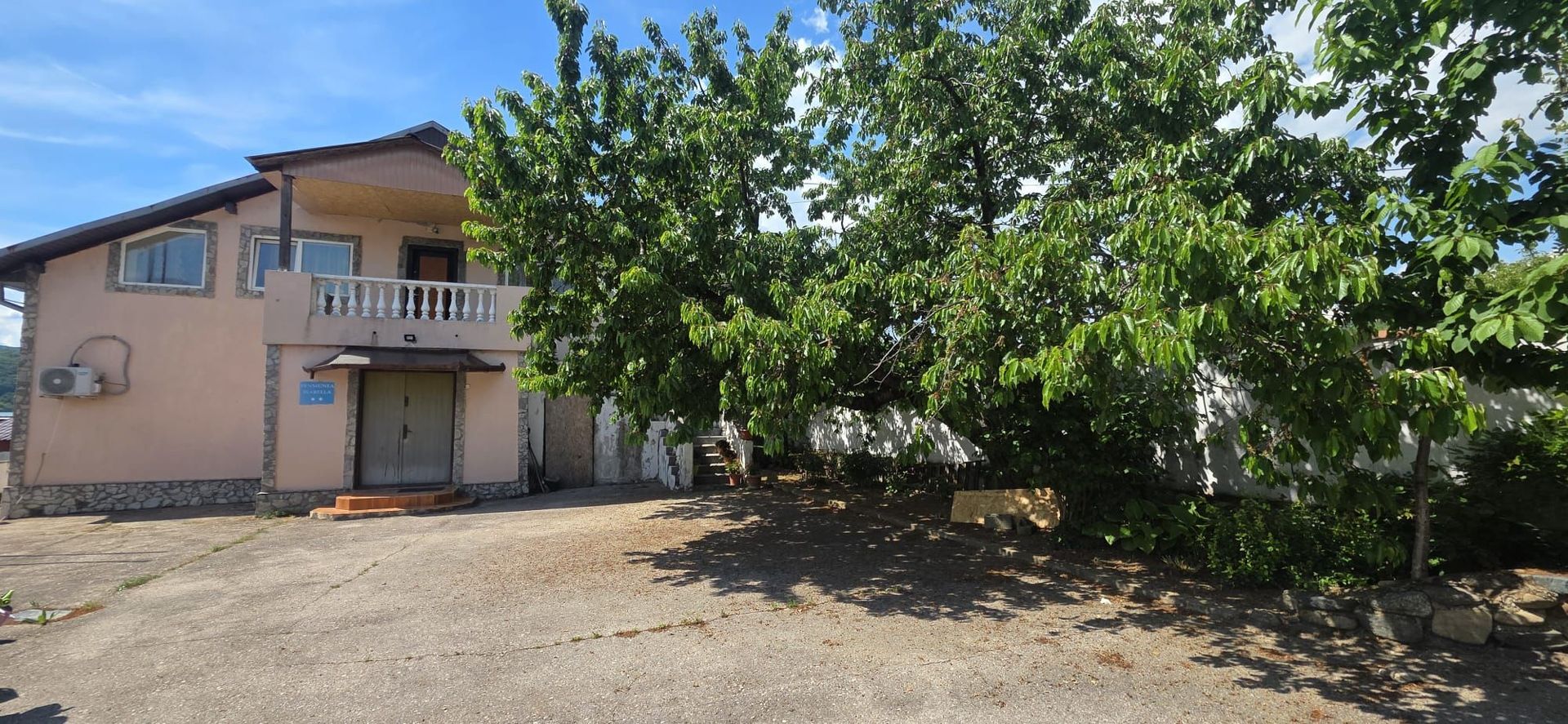 Pensiune cu acces direct la Dunare si teren de peste 6.000 mp, Berzasca - Poză 11