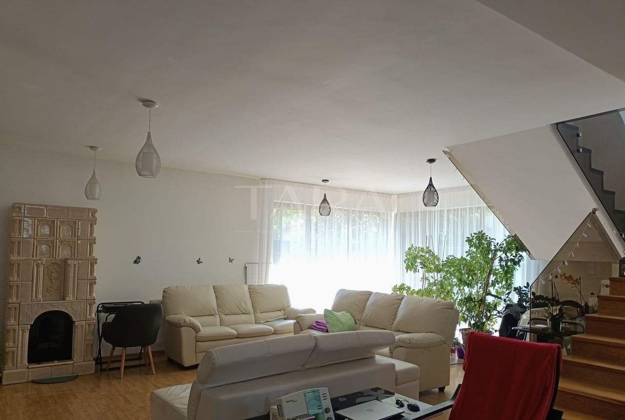 Locuință modernă într-o zonă verde, zona Faget - Poză 1