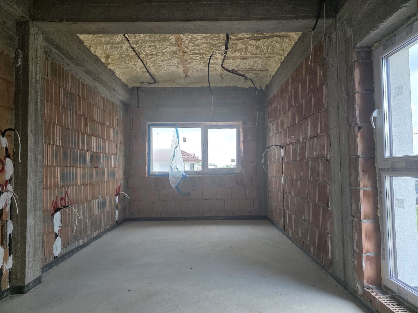 Vilă individuală în Tunari – 5 camere, curte privată - Poză 19
