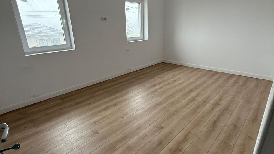 Mutare imediată! Vilă duplex 4 camere cu curte proprie - Poză 10