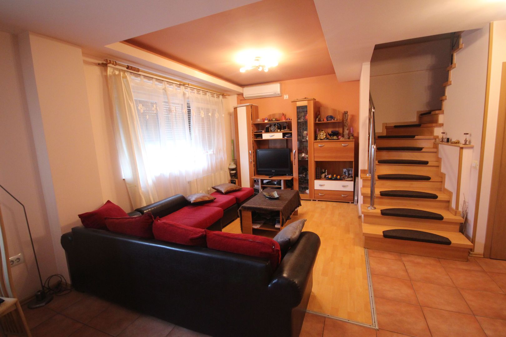 Apt cu  scara interioara  langa Kaufland Dumbravita - Poză 15