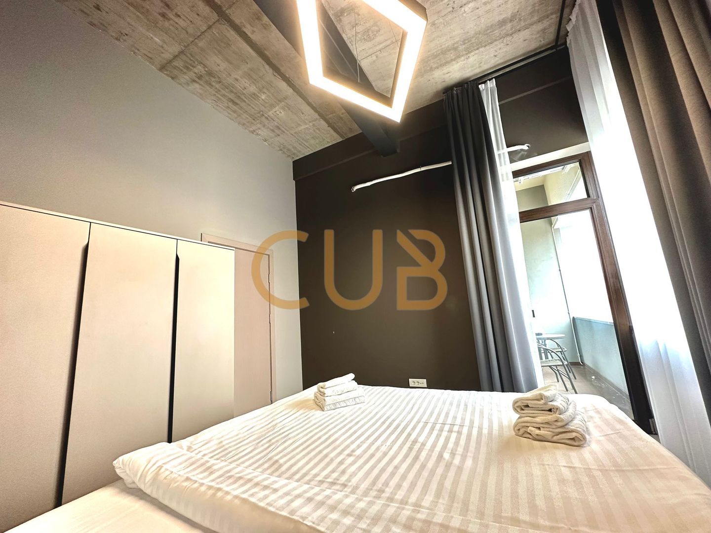 2cam DEOSEBIT | bloc nou,parcare,centrala,AC | Zona CENTRALA/CENTRU - Poză 18