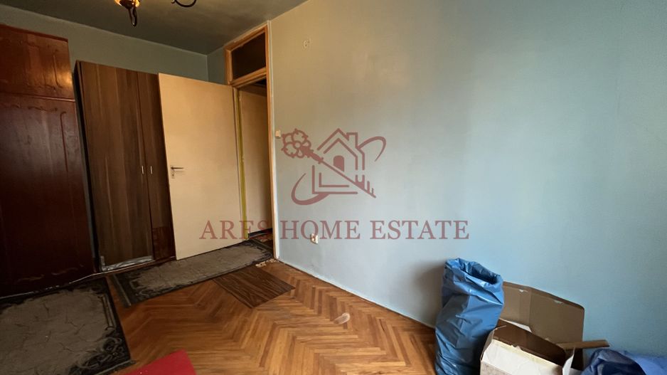 Etaj 1, 3 camere, spatios, 2 băi, centrală proprie – zonă excelentă - Poză 3