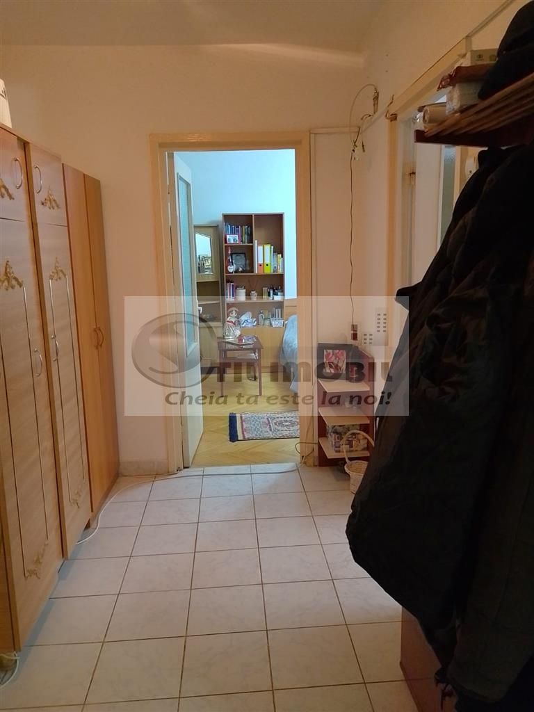 Apartament 2 camere decomandat mobilat Alexandru cel Bun 90000 euro - Poză 1