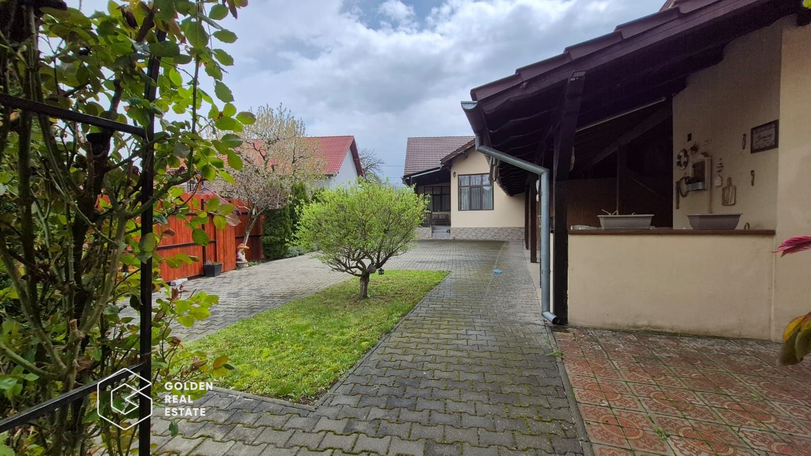 Casa cu teren de 958 mp, oras Lipova - Poză 15