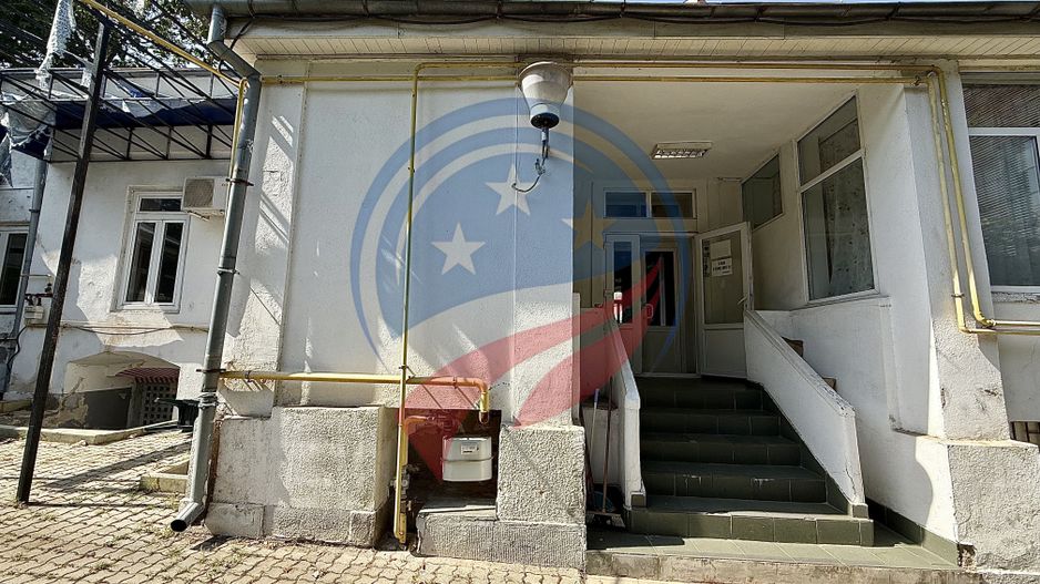 Cladiri birouri/Teren 1302 mp/ultracentral/Craiova - Poză 1