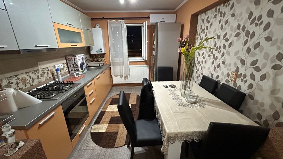 Apartament 2 camere, decomandat - zona Cetate - Poză 4