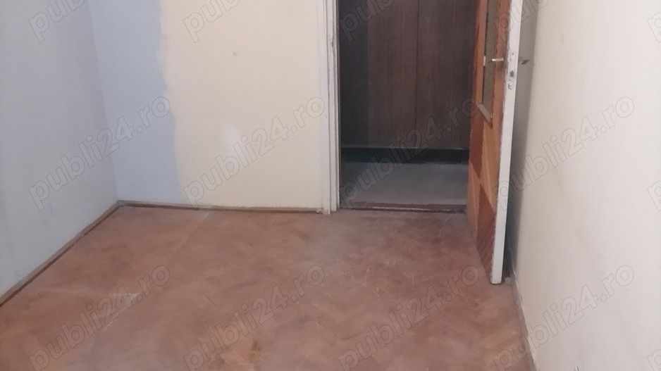 BRASADAS vinde apt 4 camere etaj 4/4 in centru. - Poză 3
