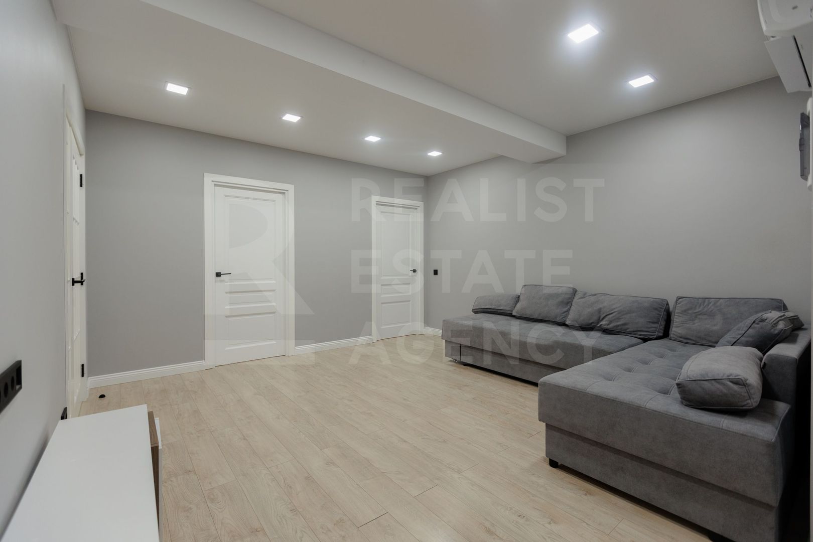 Vânzare, apartament, 2 camere+living, str. Alexandru Cel Bun, Ialoveni - Poză 3