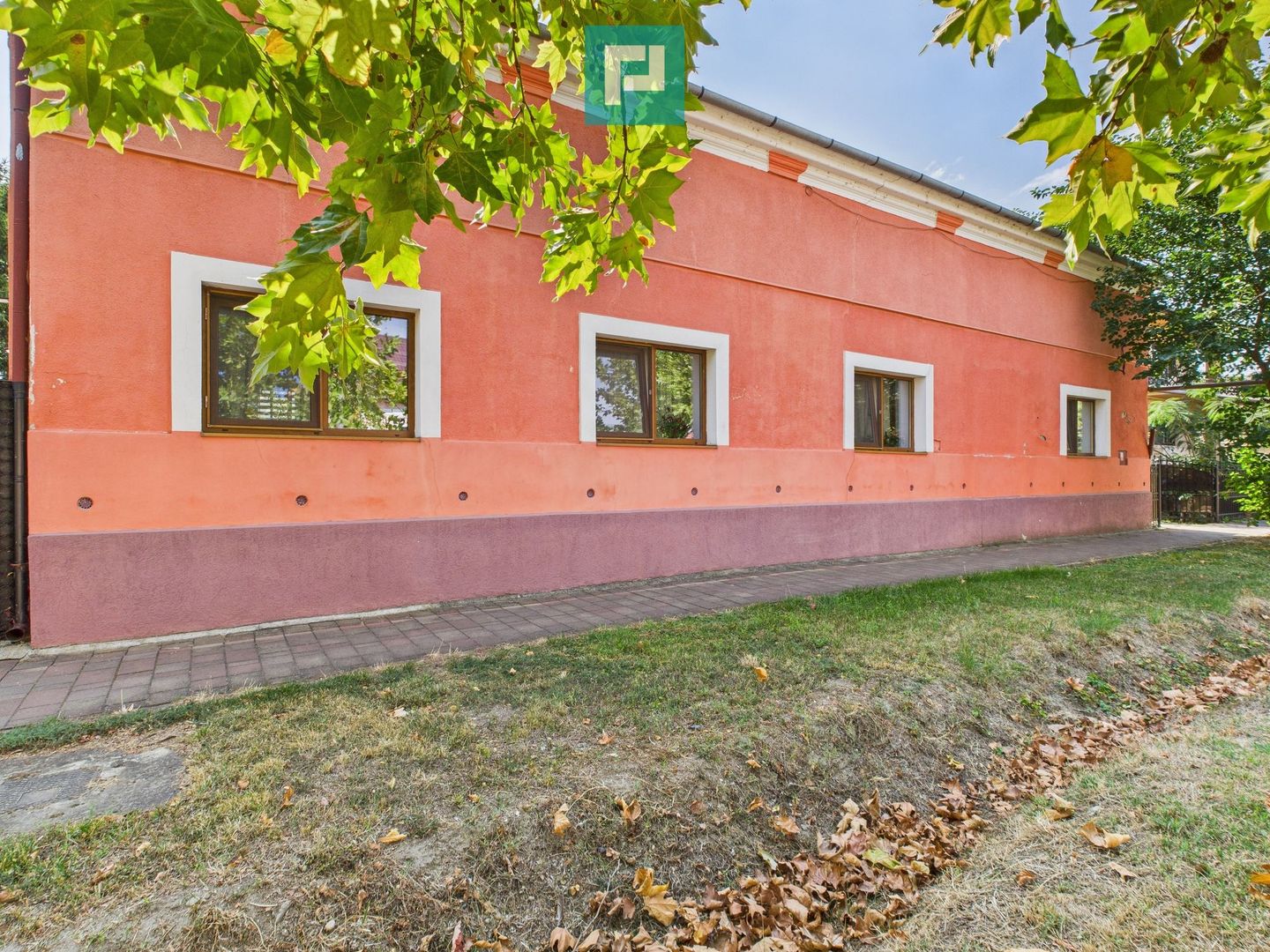 Casă cu 6 camere în Sânicolau Mare Timiș - Poză 4