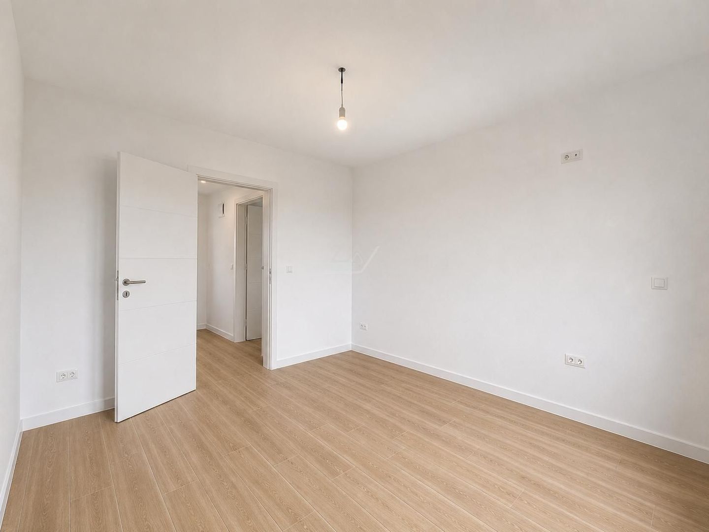 COMISION 0! Duplex finalizat. 5 camere, 3 bai. Panouri fotovoltaice. - Poză 14