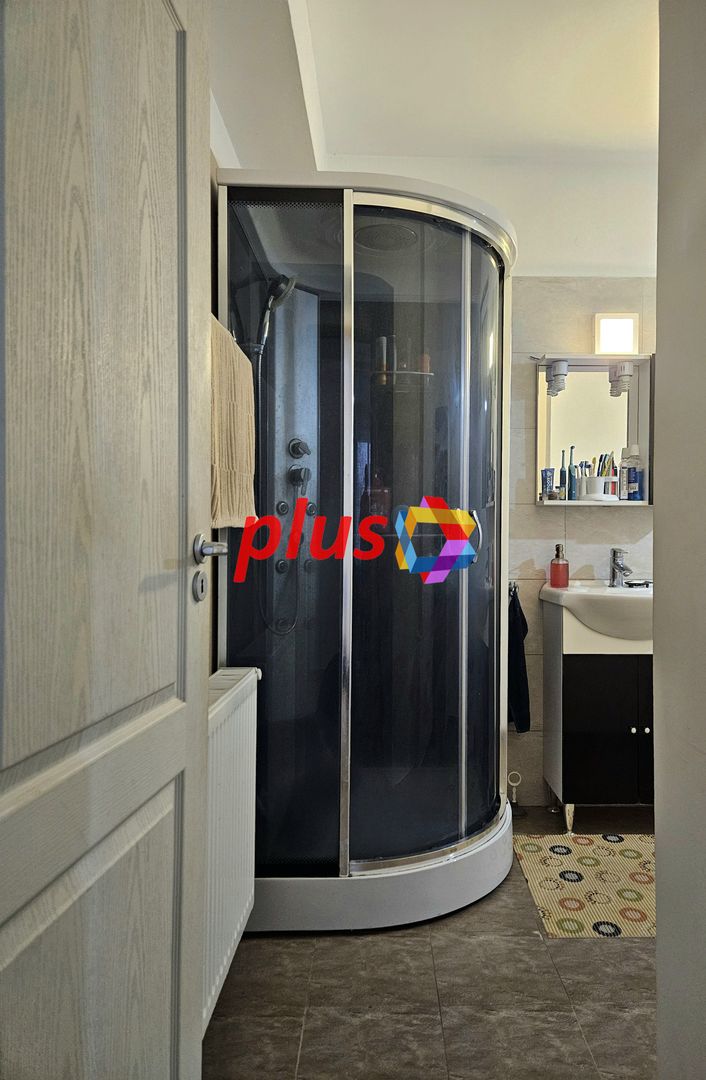 Oportunitate - Apartament cu trei camere in vila, zona Tractorul 70 mp - Poză 8