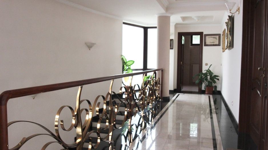 Vila impresionantă cu 15 camere, situată în zona Barbu Văcărescu - Poză 5