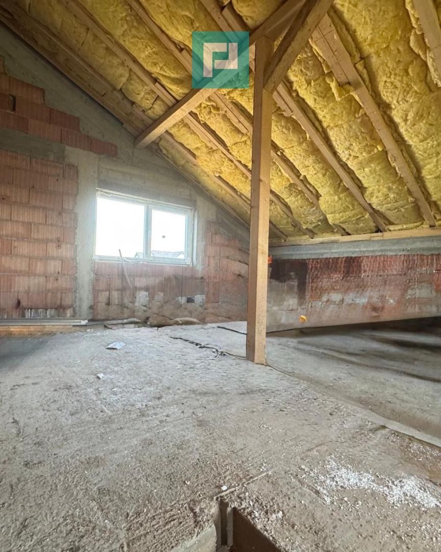 Duplex la roșu 3 camere-Moșnița Veche - Poză 3