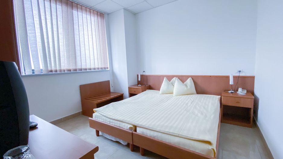 Cladire cu functiuni mixte - Poză 20