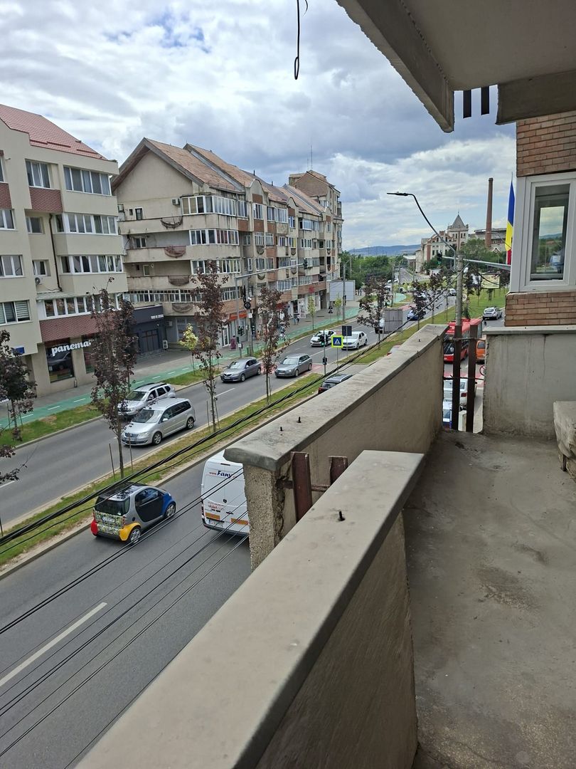 Apartament cu 4 camere de vanzare/centru Turda - Poză 5