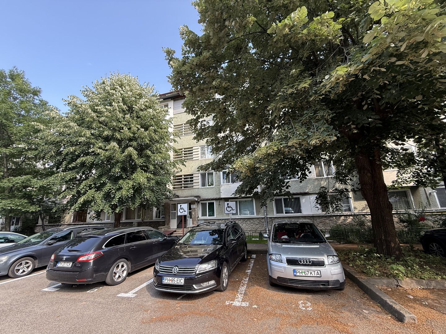 Apartament 3 cam modern complet renovat - mobilat Campina- central - Poză 19