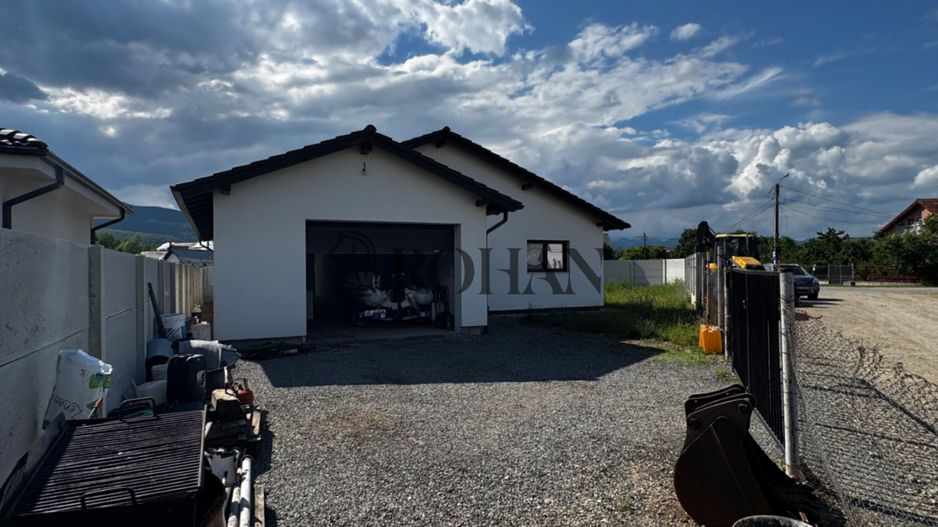 Casă individuală Micești , 3 camere, 454 mp teren, finisaje premium - Poză 2