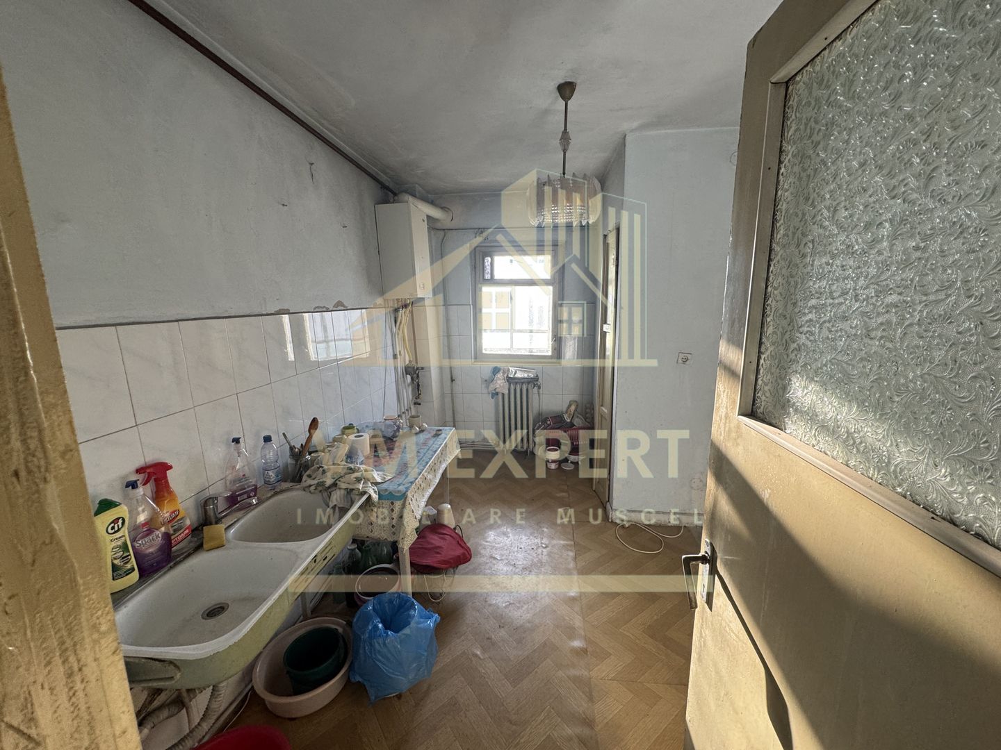 APARTAMENT 3 CAMERE ETAJ 4 VISOI CAMPULUNG - Poză 4