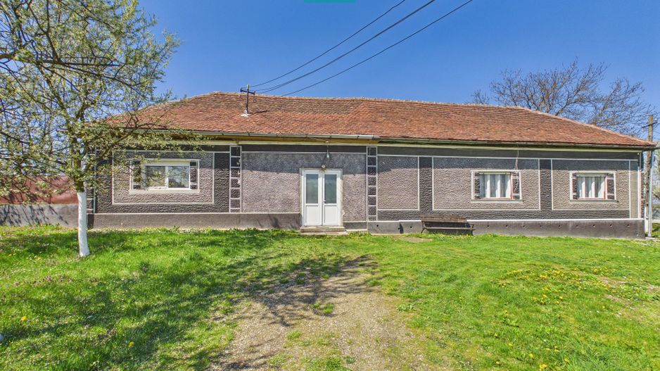 Casă solidă cu 5 camere in localitatea Almaș, Arad - Poză 18