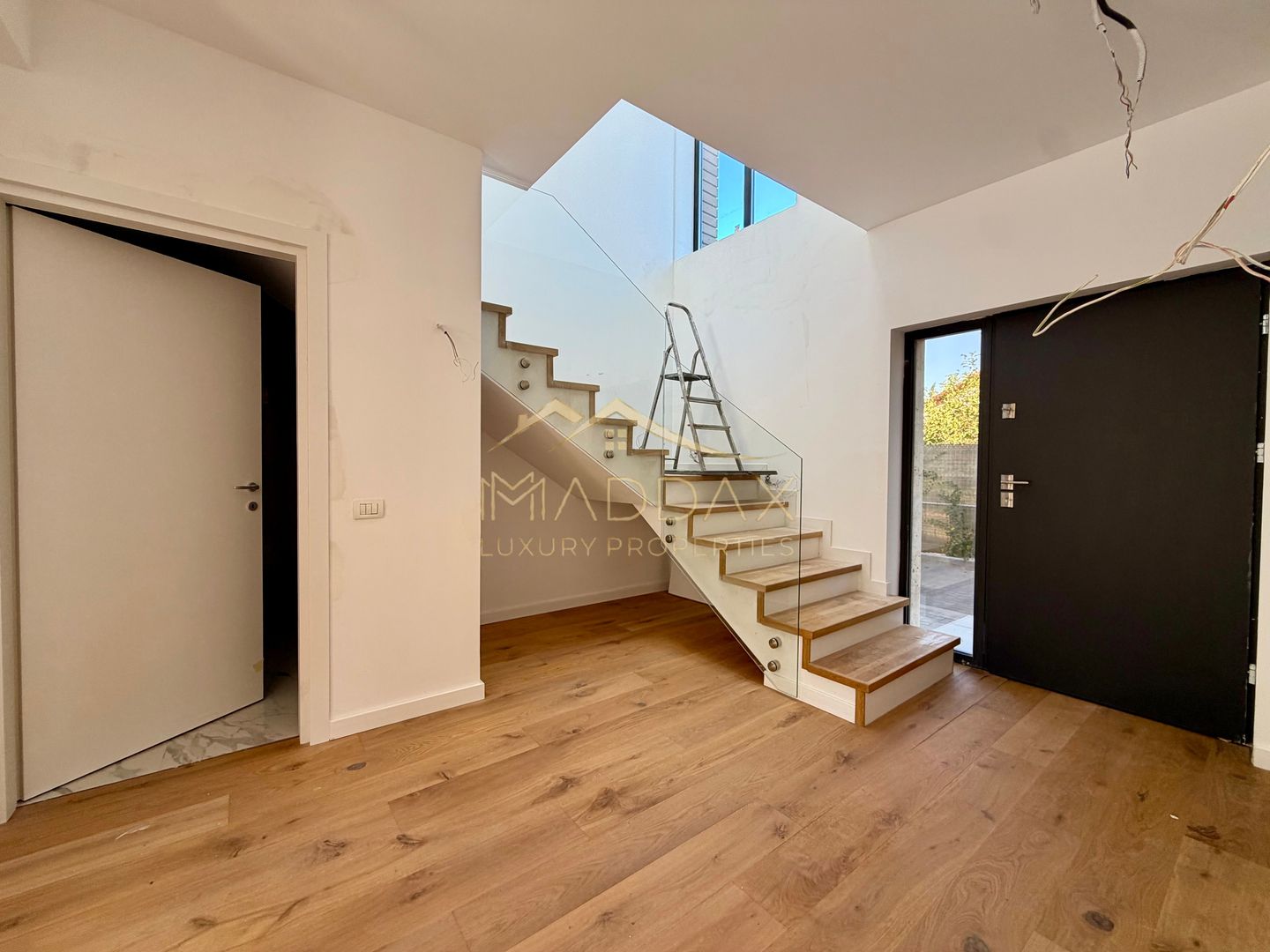 Vila Mediteraneana P+1E // 5 camere / 136 mp utili /garaj / Tunari - Poză 24
