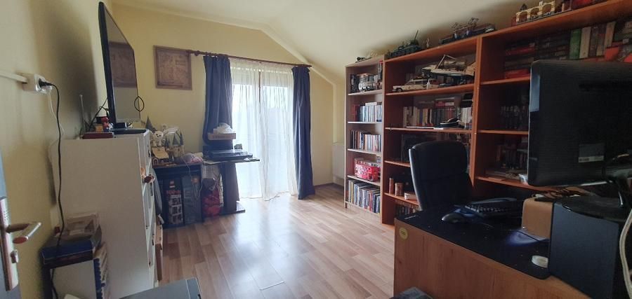 Casa spațioasă  P+1E,526 mp teren-strada liniștită. - Poză 6