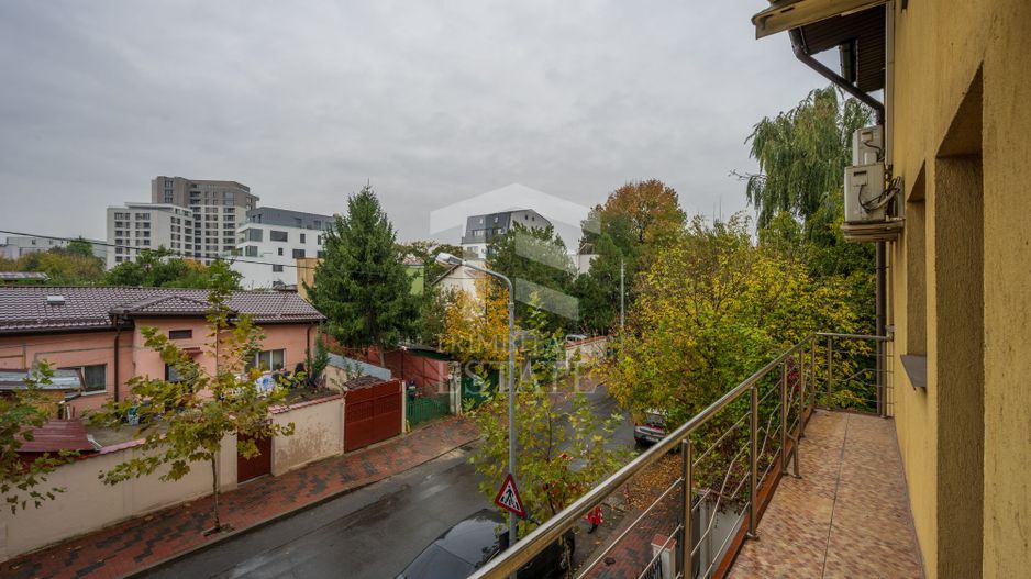 Casa Timpuri Noi 2010 P+1+M 220M - Poză 24