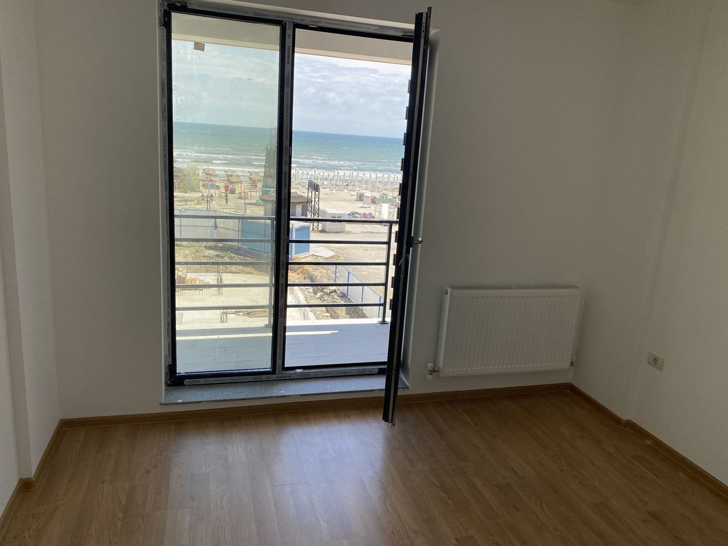 Ag. Eu. vinde Ap. 2 Cam 63 mp Et. 1  Constanta-Mamaia Nord - Poză 5