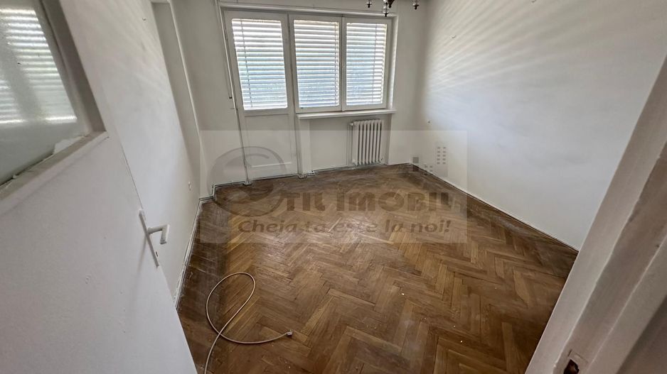 Apartament 3 camere, 70mp, 2 balcoane – Podu Roș  125000 euro - Poză 3