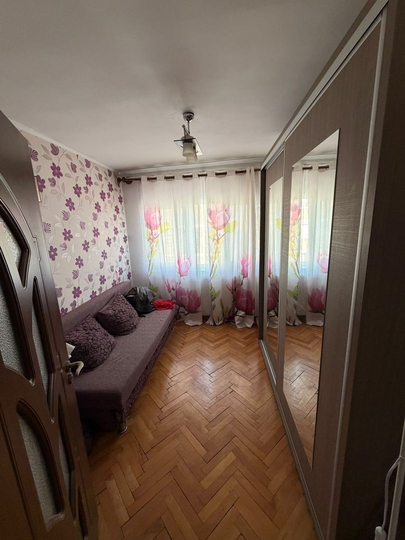 Apartament spațios cu 4 camere – Marghita, zona centrală - Poză 9
