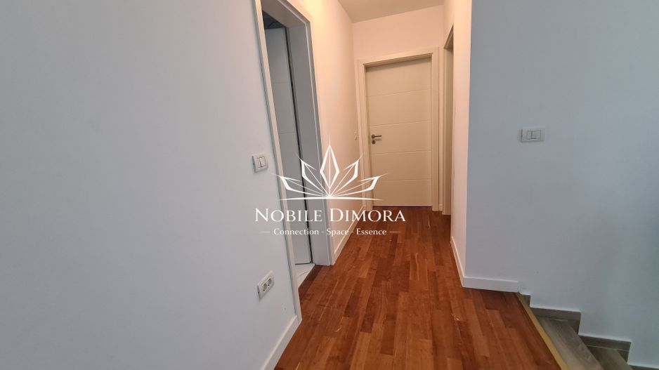 Duplex modern cu 5 camere si 2 bai - curte de 750mp in Ghiroda - Poză 8