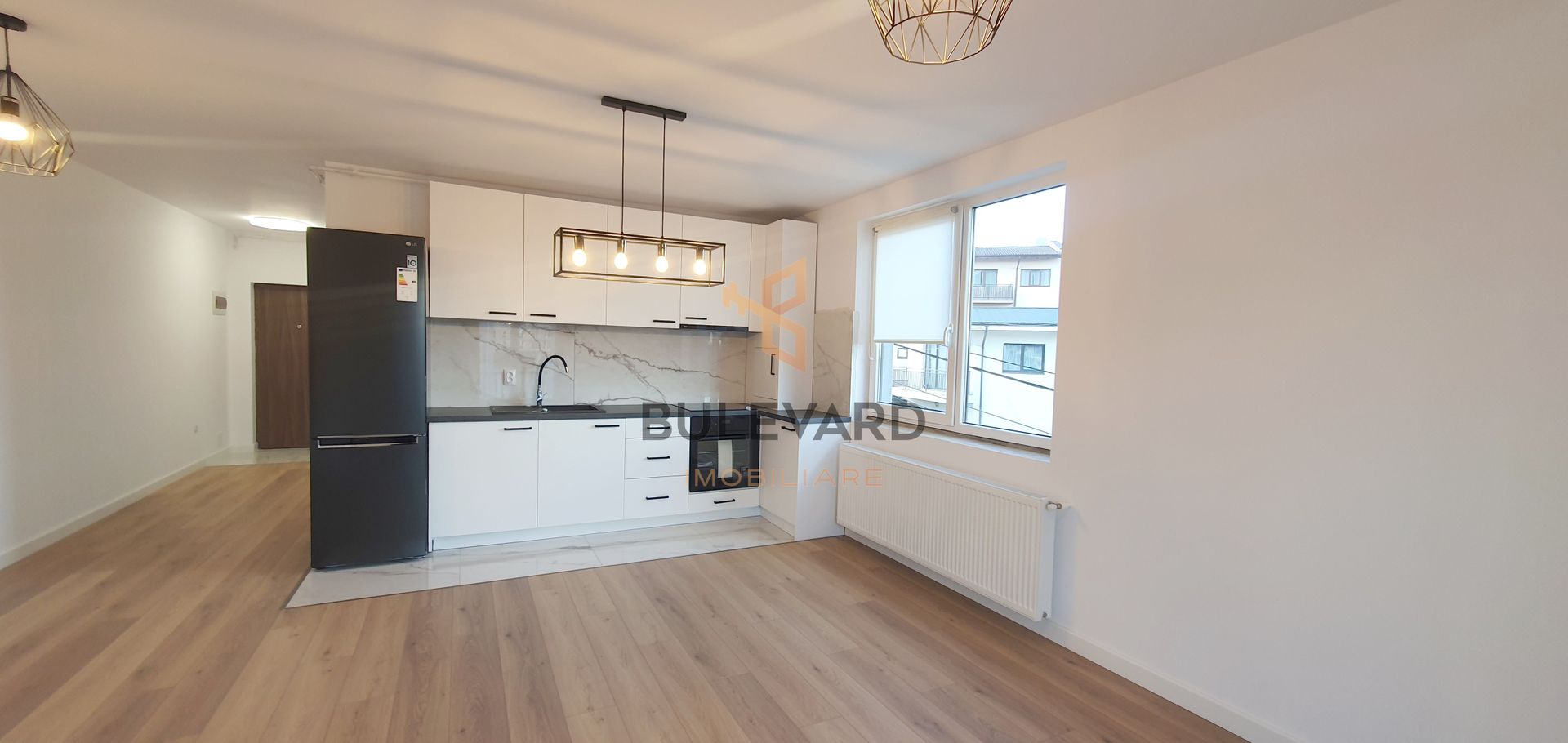 Apartament cu 2 camere+parcare, zona strazii Eroilor! - Poză 1