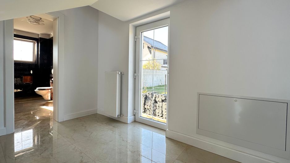 Vânzare casă 5 camere nouă elegantă și spațioasă în Hărman - Poză 11