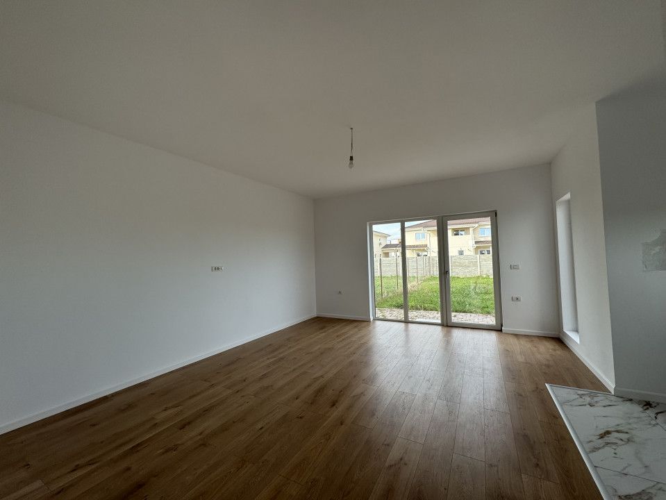Duplex cu 4 camere si teren generos de 352 mp – Mosnita Noua - Poză 3