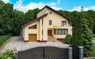 Vila cu 1.500 mp teren, gradina amenajata, linistita zonare,  Halchiu, Brasov - Poză 1