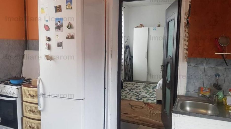 Corp de casa Blumana, zona str Lunga,curte,pod,beci. - Poză 5