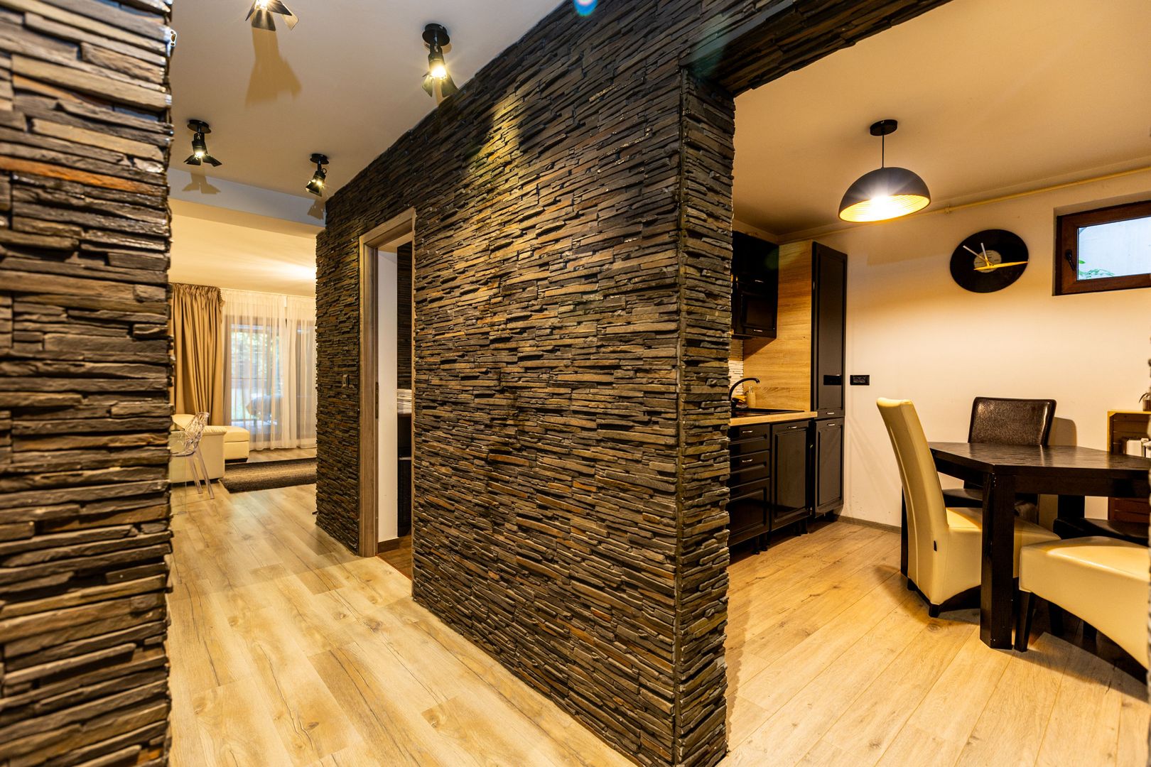 Exclusivitate -  Apartament de 2 camere, cu grădină proprie. - Poză 6