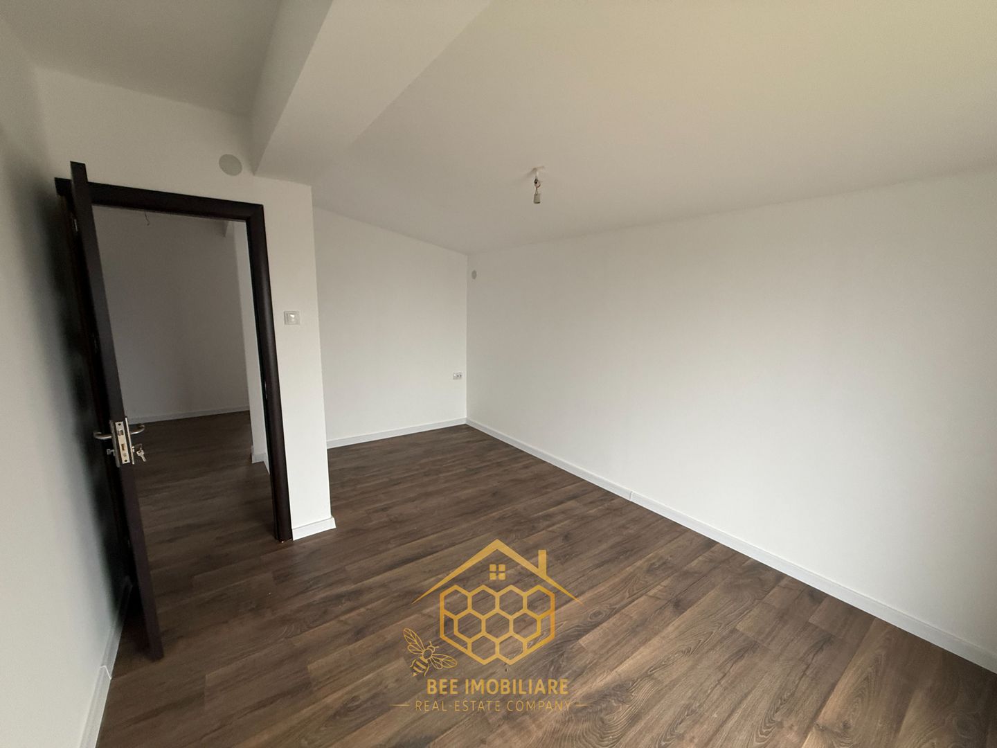 Casa P+1 in Simnicul de Jos - 3 dormitoare- Toate utilitatile - Poză 16