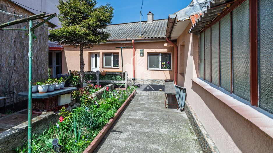 Casă 5 camere Trocadero  + spațiu comercial stradal, teren 257mp - Poză 2