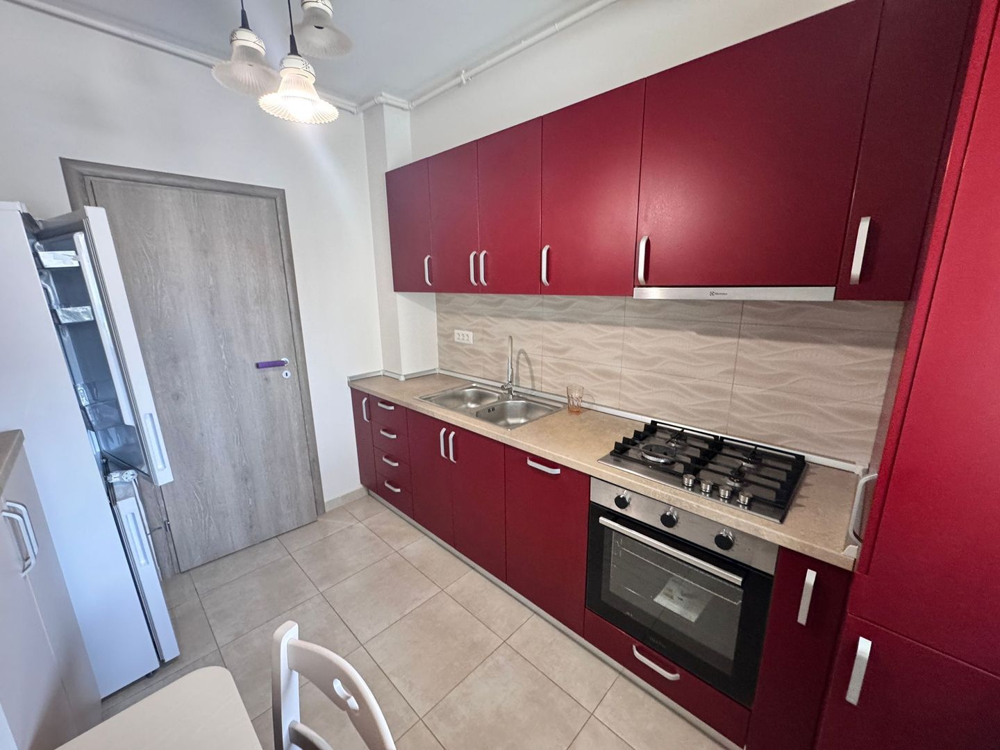 AP. 2 CAMERE, - CURTE 70 MP, BUCATARIE INCHISA, PARCARE INCLUSA, LIBER - Poză 8