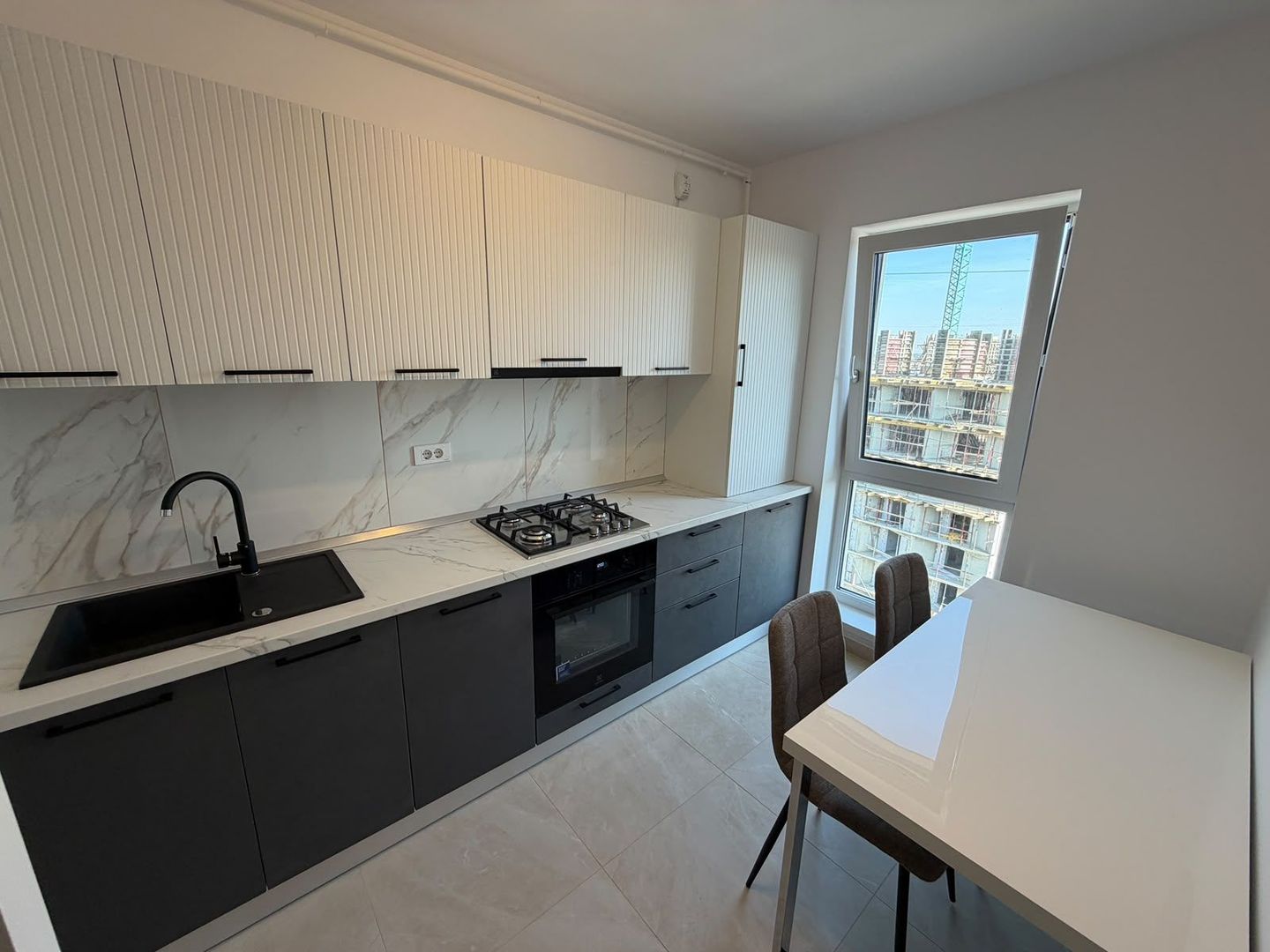 AP. 2 CAMERE- PARCARE INCLUSA, CENTRALA, BUCATARIE INCHISA, MODERN - Poză 7