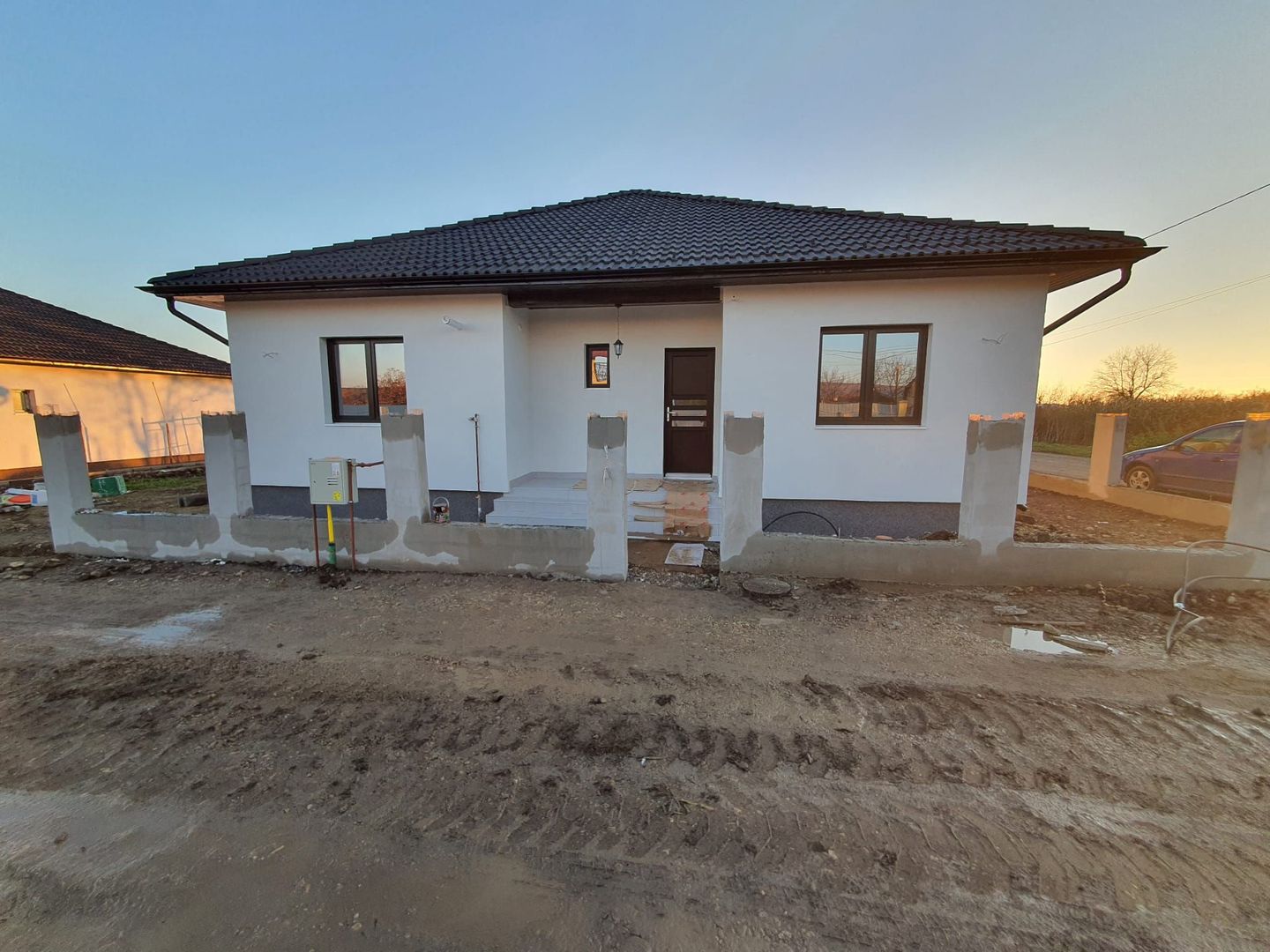 Casă la cheie pe 1 nivel 4 camere 2 băi,145 mp,500 mp teren - Poză 7