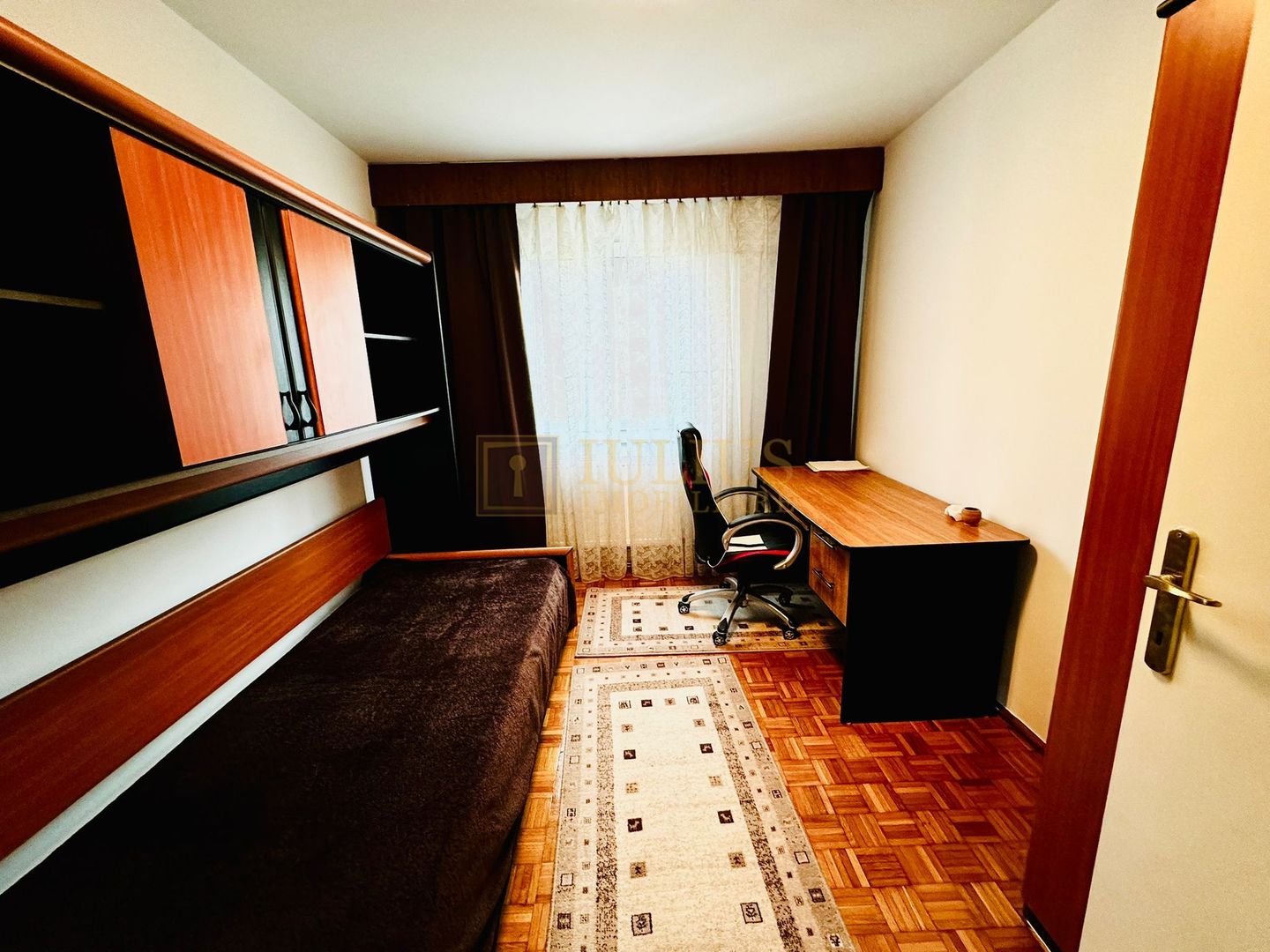 4 camere, 2 bai, centrala proprie - Poză 11