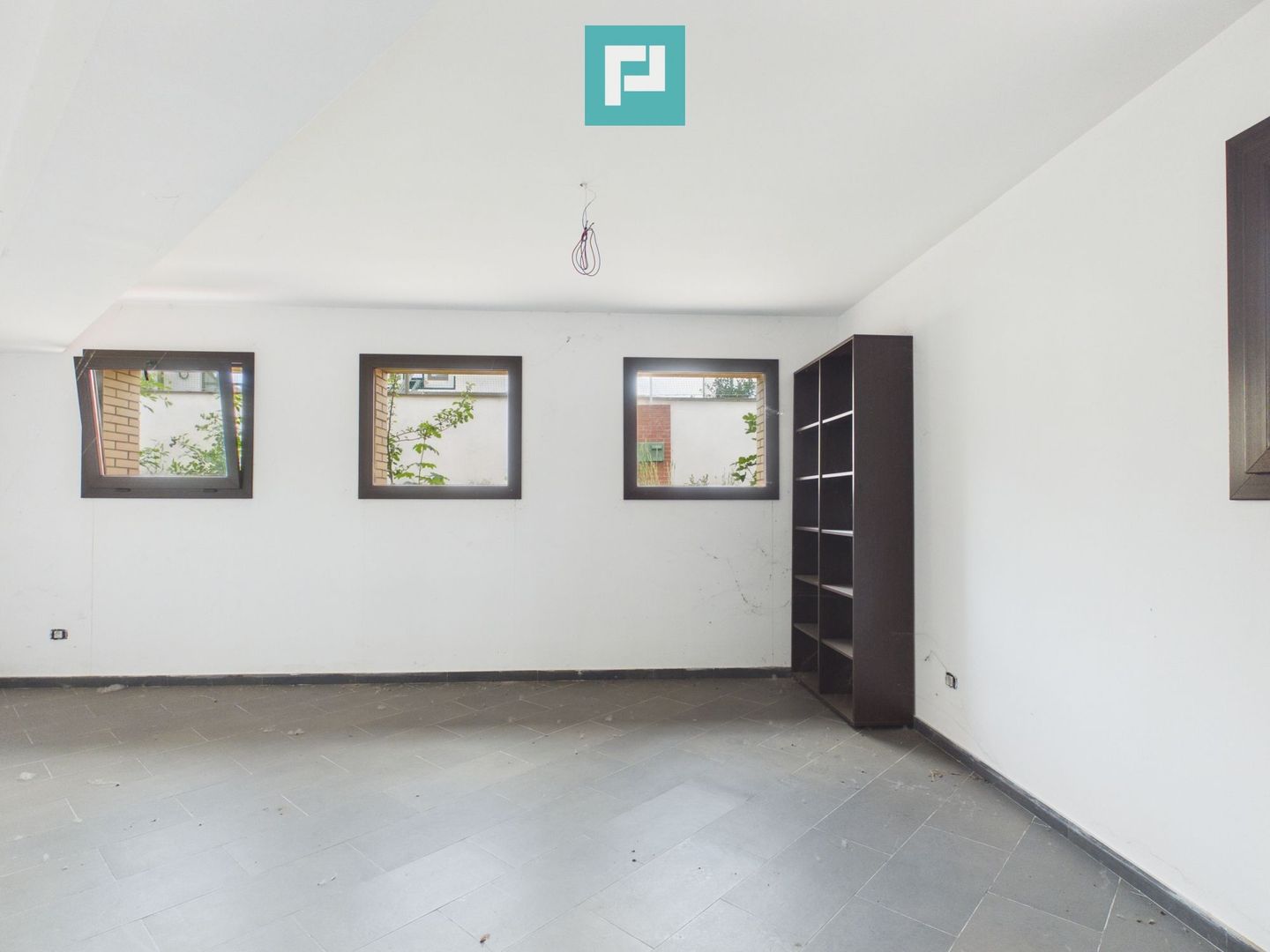 Clădire comercială în zona Grădiște - Poză 21
