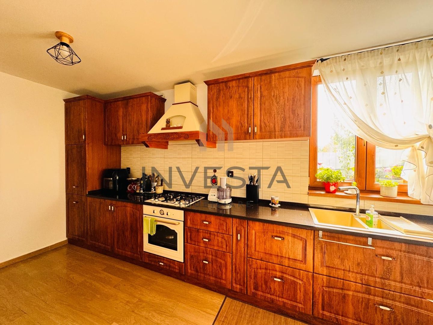 DE VANZARE CASA INDIVIDUALA 300 MP | 700 MP CURTE - Poză 7