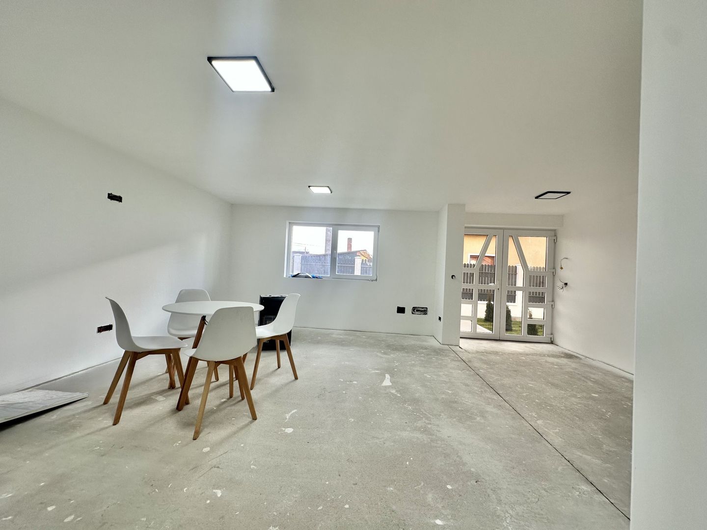 Casă individuală de vanzare  cu garaj și curte proprie – Hălchiu - Poză 3